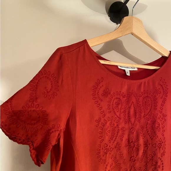 Abercrombie & Fitch Red Embroidered Shift Dress - Rust red (medium) - Picture 2 of 5